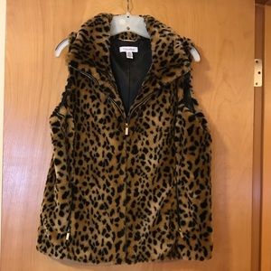 Animal print fur zip and pocket zip vest